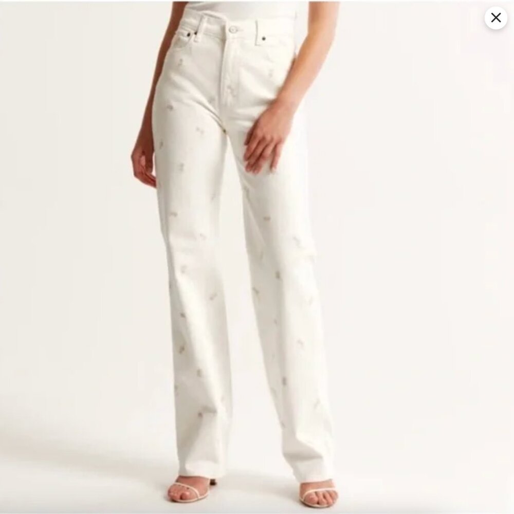 A&F 90s relaxed white jeans with embroidery
